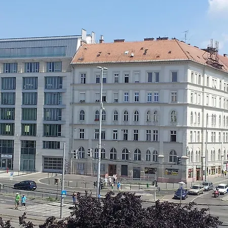 Apartment Along The Danube *