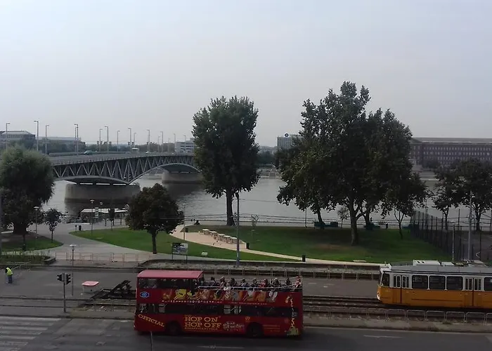 アパート Along The Danube ブダペスト